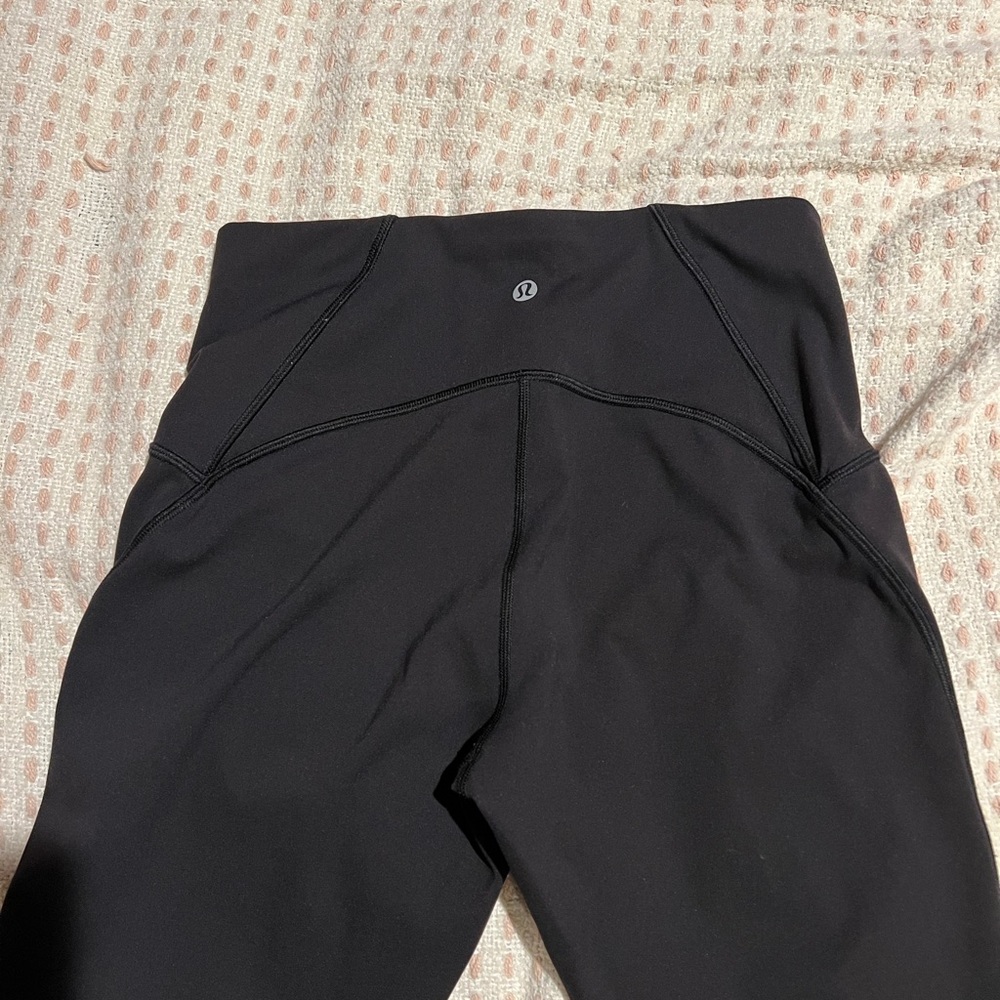 Lululemon 7/8 mesh insert yoga pants